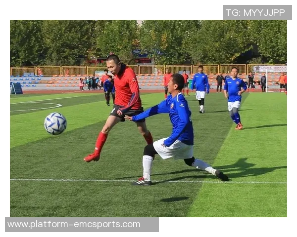 足球约架背后的竞技精神与友谊碰撞让我们重新审视体育的真谛